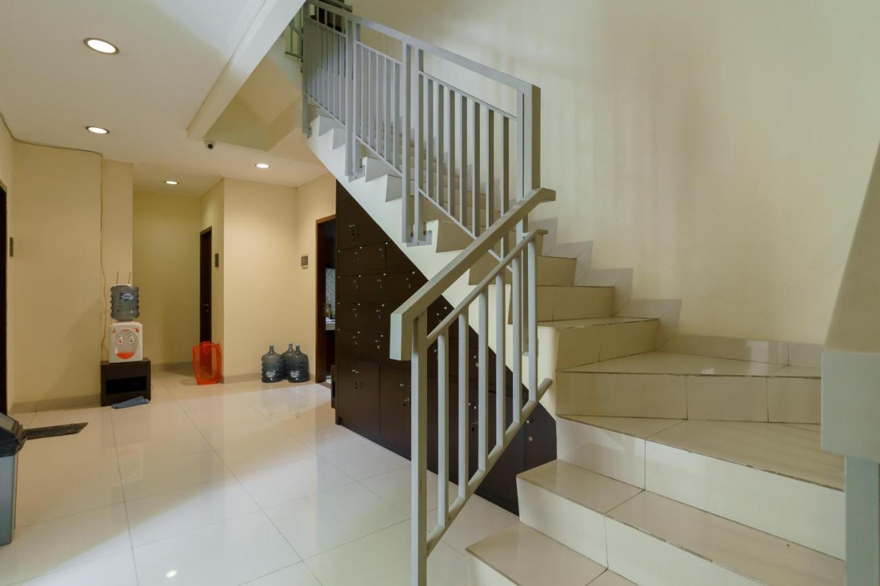 Dago Suites Syariah Cikarang Mitra Reddoorz Bekasi Exterior foto