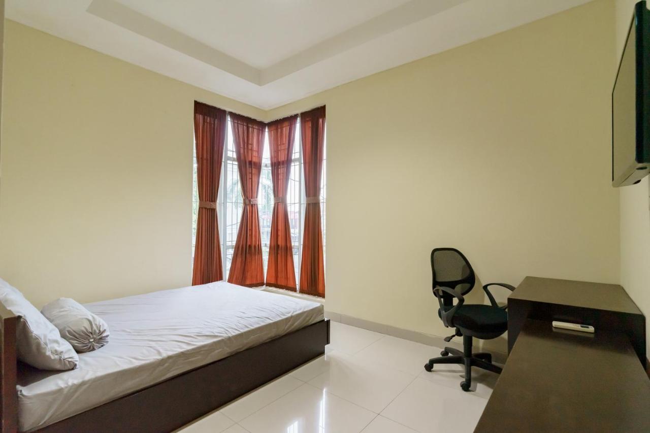 Dago Suites Syariah Cikarang Mitra Reddoorz Bekasi Exterior foto
